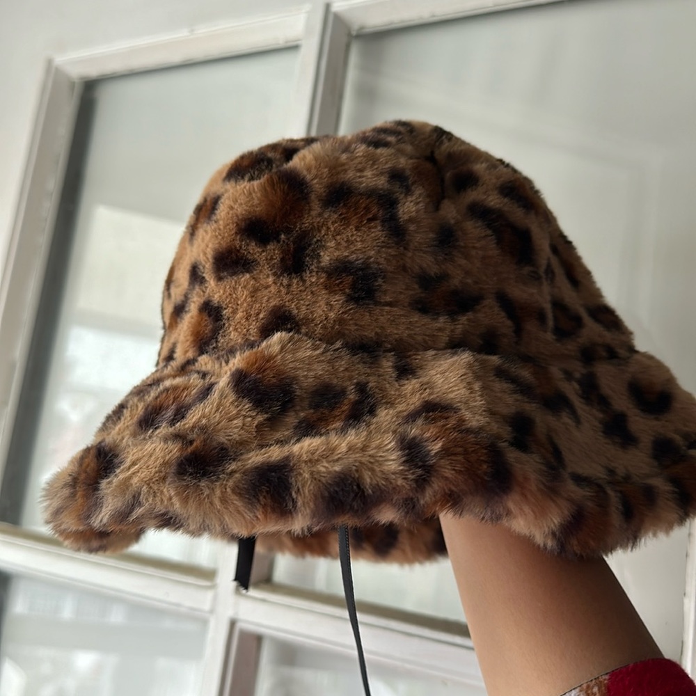 Leopard print bucket hat